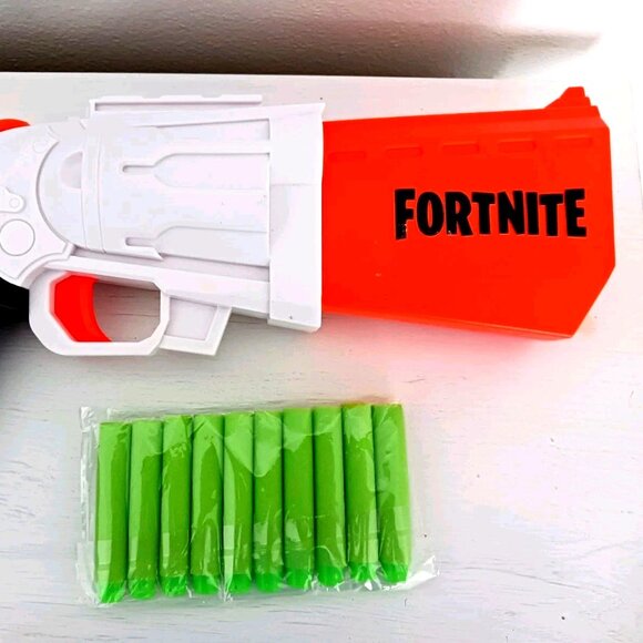 Nerf Fortnite Elite Dart Blaster + 14 Extra Darts - Picture 1 of 10